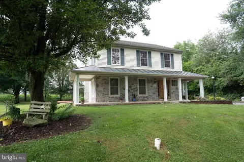 1007 Rebecca Dr, Lititz, PA 17543 photo 2