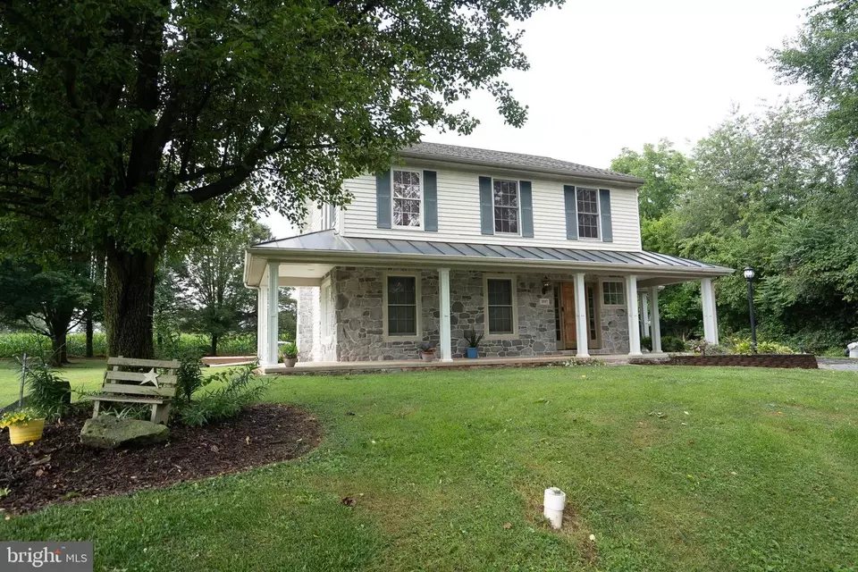 Exterior - 1007 Rebecca Dr, Lititz, PA 17543 photo 2 of 7