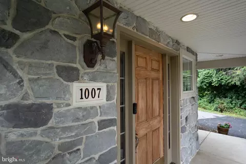 Entry Way - 1007 Rebecca Dr, Lititz, PA 17543 photo 1 of 8