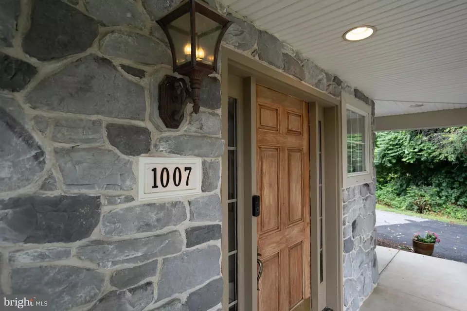 Entry Way - 1007 Rebecca Dr, Lititz, PA 17543 photo 1 of 8