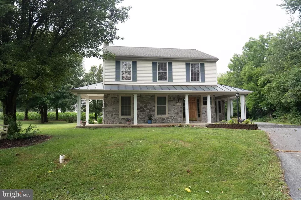 Exterior - 1007 Rebecca Dr, Lititz, PA 17543 photo 1 of 7