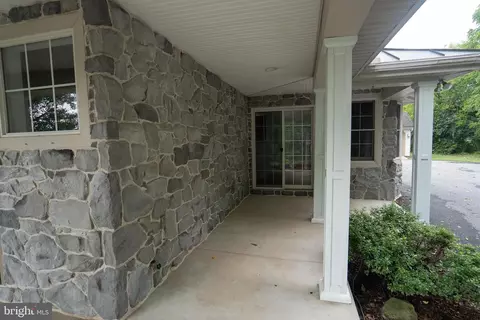 1007 Rebecca Dr, Lititz, PA 17543 photo 4