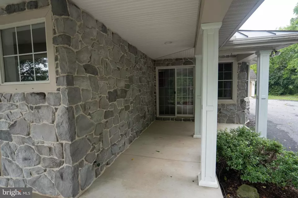Exterior - 1007 Rebecca Dr, Lititz, PA 17543 photo 3 of 7