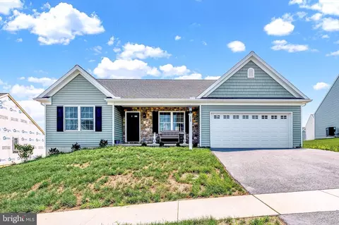 112 Creekside Dr, New Providence, PA 17560