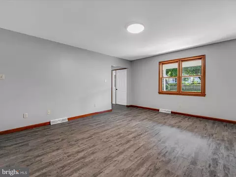 Living - 203 Leaman St, Lititz, PA 17543 photo 1 of 4