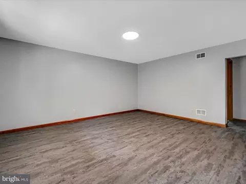 Living - 203 Leaman St, Lititz, PA 17543 photo 2 of 4