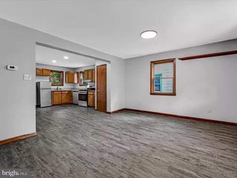 Living - 203 Leaman St, Lititz, PA 17543 photo 3 of 4
