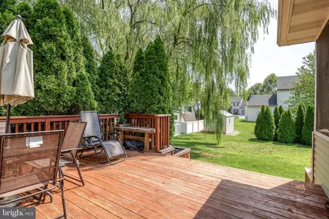 Exterior - 227 Deerfield Ln, Lititz, PA 17543 photo 6 of 7