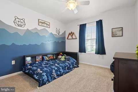 Bedroom - 227 Deerfield Ln, Lititz, PA 17543 photo 2 of 5