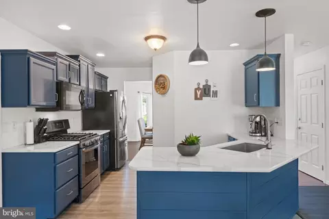 Kitchen - 227 Deerfield Ln, Lititz, PA 17543 photo 2 of 2