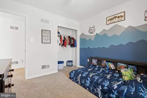 Bedroom - 227 Deerfield Ln, Lititz, PA 17543 photo 3 of 5