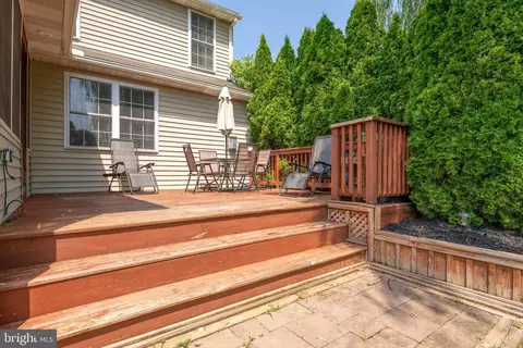 Exterior - 227 Deerfield Ln, Lititz, PA 17543 photo 5 of 7