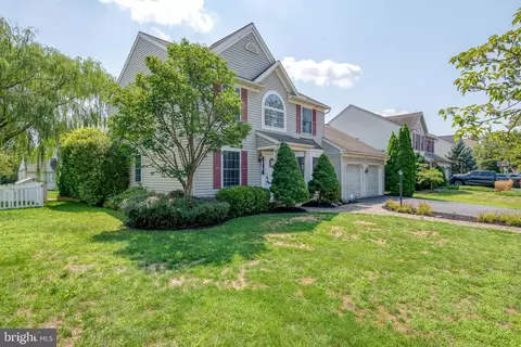 Exterior - 227 Deerfield Ln, Lititz, PA 17543 photo 2 of 7