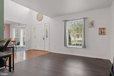 Entry Way - 227 Deerfield Ln, Lititz, PA 17543 photo 4 of 11