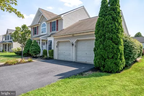 227 Deerfield Ln, Lititz, PA 17543