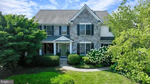 137 Huntingwood Dr, Lancaster, PA 17602