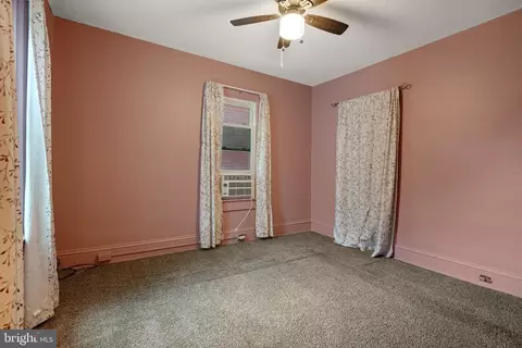 Bedroom - 140 Front St, Lititz, PA 17543 photo 4 of 5