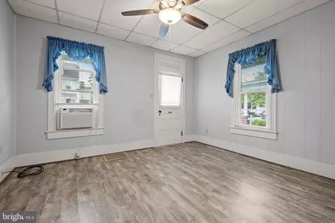 Living - 140 Front St, Lititz, PA 17543 photo 2 of 3
