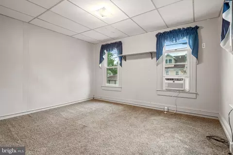 Bedroom - 140 Front St, Lititz, PA 17543 photo 2 of 5