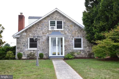 118 E Charlotte St, Millersville, PA 17551