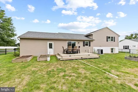 Exterior - 27 Silverleaf Dr, Mount Joy, PA 17552 photo 3 of 8