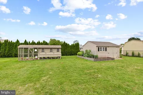 Exterior - 27 Silverleaf Dr, Mount Joy, PA 17552 photo 6 of 8