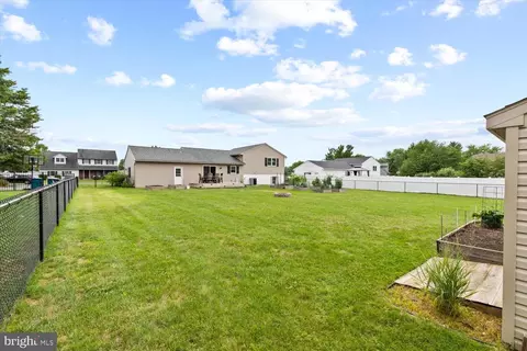 Exterior - 27 Silverleaf Dr, Mount Joy, PA 17552 photo 7 of 8