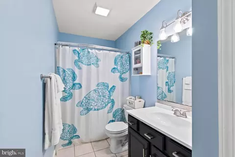 Bath - 27 Silverleaf Dr, Mount Joy, PA 17552 photo 1 of 2
