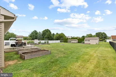 Exterior - 27 Silverleaf Dr, Mount Joy, PA 17552 photo 5 of 8