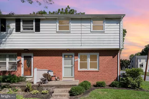 225 E Cottage Ave, Millersville, PA 17551