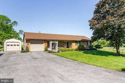 20 Glenbrook Rd, Leola, PA 17540