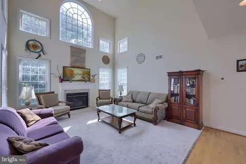 Living - 357 Wheatfield Dr, Lititz, PA 17543 photo 4 of 4