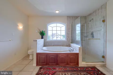 Bath - 357 Wheatfield Dr, Lititz, PA 17543 photo 4 of 6