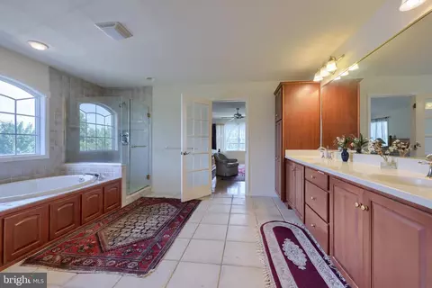 Bath - 357 Wheatfield Dr, Lititz, PA 17543 photo 5 of 6