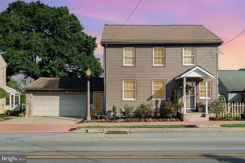 125 W High St, Marietta, PA 17547