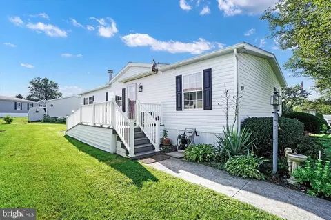 102 Juniper Ct, Lancaster, PA 17603