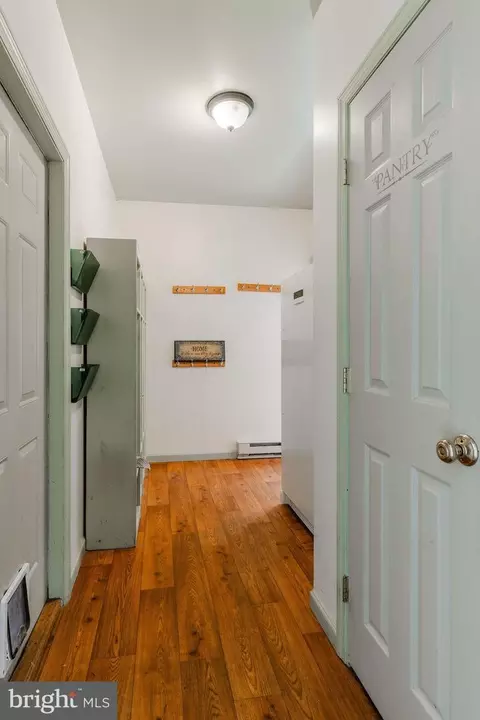 Entry Way - 21 Edgewood Dr, Lititz, PA 17543 photo 2 of 7