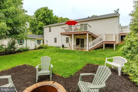 Exterior - 21 Edgewood Dr, Lititz, PA 17543 photo 17 of 19