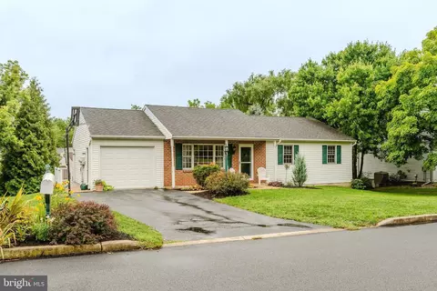 Exterior - 21 Edgewood Dr, Lititz, PA 17543 photo 4 of 19