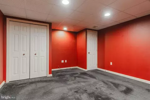 Bedroom - 21 Edgewood Dr, Lititz, PA 17543 photo 8 of 8