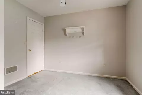 Bedroom - 21 Edgewood Dr, Lititz, PA 17543 photo 6 of 8