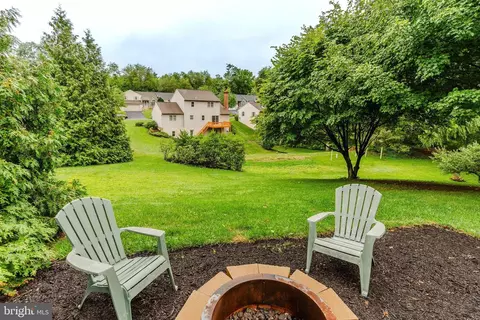 Exterior - 21 Edgewood Dr, Lititz, PA 17543 photo 18 of 19