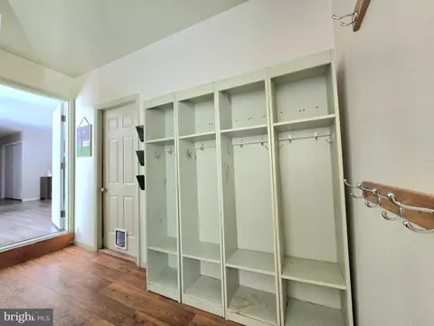 Entry Way - 21 Edgewood Dr, Lititz, PA 17543 photo 3 of 7