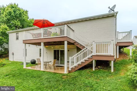 Exterior - 21 Edgewood Dr, Lititz, PA 17543 photo 8 of 19