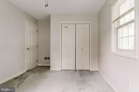 Bedroom - 21 Edgewood Dr, Lititz, PA 17543 photo 4 of 8