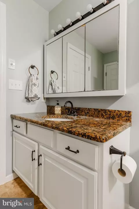 Bath - 21 Edgewood Dr, Lititz, PA 17543 photo 3 of 6