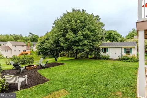 Exterior - 21 Edgewood Dr, Lititz, PA 17543 photo 7 of 19