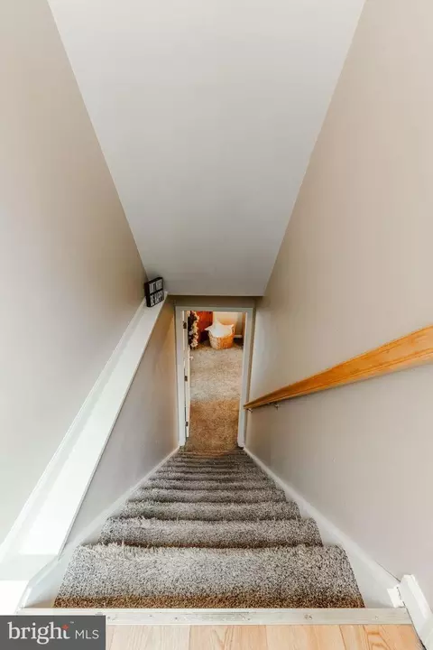 Entry Way - 21 Edgewood Dr, Lititz, PA 17543 photo 6 of 7
