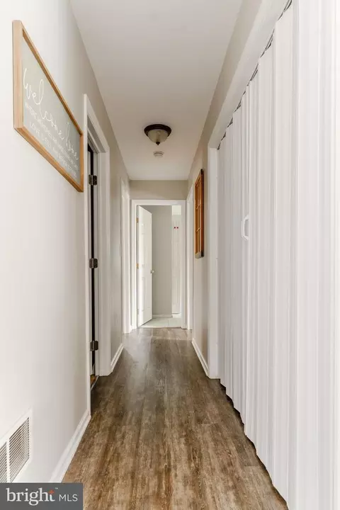 Entry Way - 21 Edgewood Dr, Lititz, PA 17543 photo 1 of 7