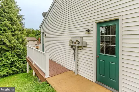 Exterior - 21 Edgewood Dr, Lititz, PA 17543 photo 6 of 19